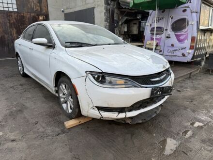 Белый Крайслер 200, объемом двигателя 2.4 л и пробегом 122 тыс. км за 5200 $, фото 1 на Automoto.ua