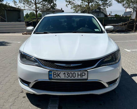 Білий Крайслер 200, об'ємом двигуна 2.36 л та пробігом 186 тис. км за 7500 $, фото 1 на Automoto.ua
