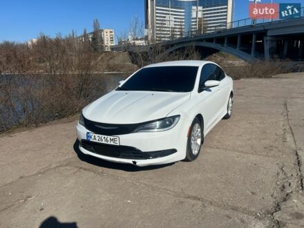 Білий Крайслер 200, об'ємом двигуна 2.36 л та пробігом 200 тис. км за 9000 $, фото 1 на Automoto.ua