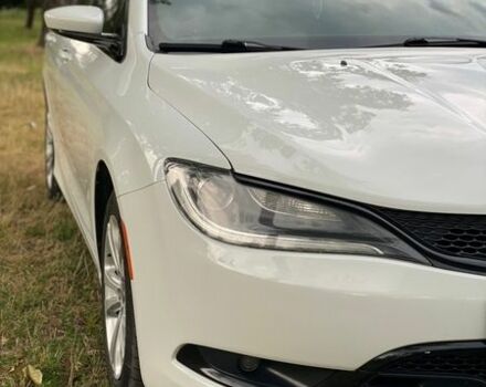 Белый Крайслер 200, объемом двигателя 2.4 л и пробегом 242 тыс. км за 10999 $, фото 1 на Automoto.ua