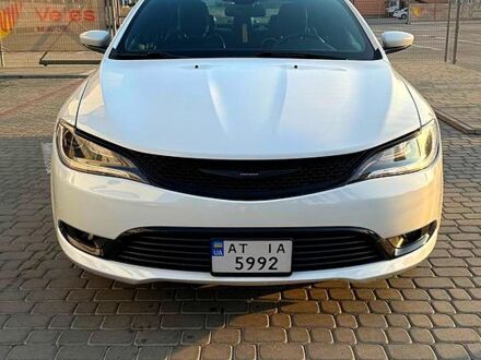 Белый Крайслер 200, объемом двигателя 2.4 л и пробегом 150 тыс. км за 11999 $, фото 1 на Automoto.ua