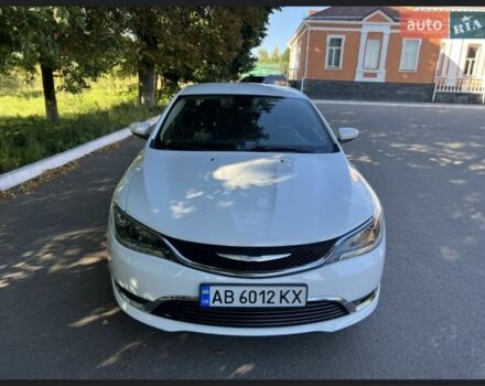 Білий Крайслер 200, об'ємом двигуна 2.4 л та пробігом 101 тис. км за 11200 $, фото 1 на Automoto.ua