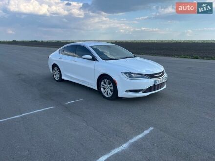 Белый Крайслер 200, объемом двигателя 2.36 л и пробегом 179 тыс. км за 9600 $, фото 1 на Automoto.ua