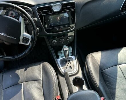 Черный Крайслер 200, объемом двигателя 2.4 л и пробегом 230 тыс. км за 6300 $, фото 10 на Automoto.ua