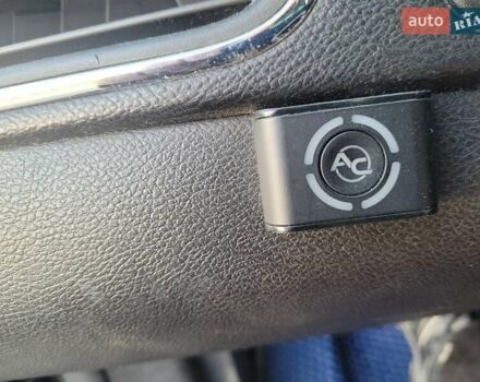 Черный Крайслер 200, объемом двигателя 2.36 л и пробегом 290 тыс. км за 6999 $, фото 5 на Automoto.ua