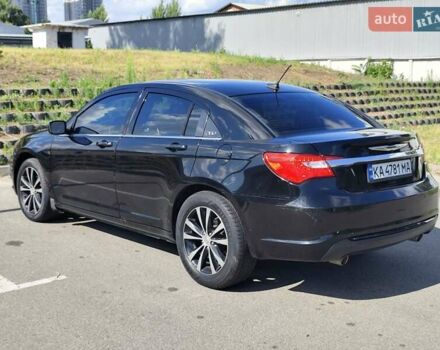 Черный Крайслер 200, объемом двигателя 3.61 л и пробегом 280 тыс. км за 7500 $, фото 4 на Automoto.ua