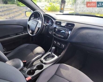 Черный Крайслер 200, объемом двигателя 3.61 л и пробегом 280 тыс. км за 7500 $, фото 14 на Automoto.ua