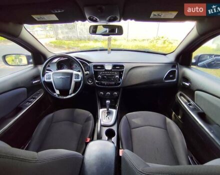 Черный Крайслер 200, объемом двигателя 3.61 л и пробегом 280 тыс. км за 7500 $, фото 18 на Automoto.ua