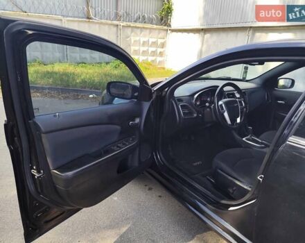 Черный Крайслер 200, объемом двигателя 3.61 л и пробегом 280 тыс. км за 7500 $, фото 3 на Automoto.ua