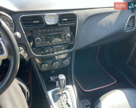 Крайслер 200 2013 в Львове на Automoto.ua Черный Крайслер 200, объемом двигателя 3.61 л и пробегом 46 тыс. км за 6800 $, фото 10 на Automoto.ua