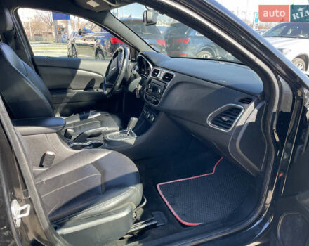 Крайслер 200 2013 в Львове на Automoto.ua Черный Крайслер 200, объемом двигателя 3.61 л и пробегом 46 тыс. км за 6800 $, фото 4 на Automoto.ua