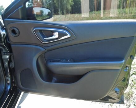 Чорний Крайслер 200, об'ємом двигуна 2.4 л та пробігом 196 тис. км за 10000 $, фото 13 на Automoto.ua