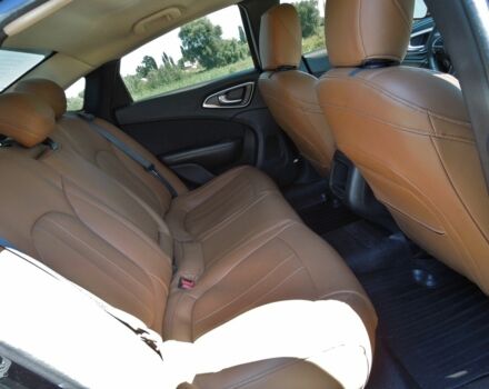 Чорний Крайслер 200, об'ємом двигуна 2.4 л та пробігом 196 тис. км за 10000 $, фото 12 на Automoto.ua