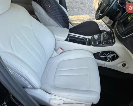 Черный Крайслер 200, объемом двигателя 2.4 л и пробегом 201 тыс. км за 9800 $, фото 30 на Automoto.ua