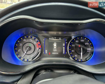 Чорний Крайслер 200, об'ємом двигуна 2.36 л та пробігом 230 тис. км за 9400 $, фото 7 на Automoto.ua