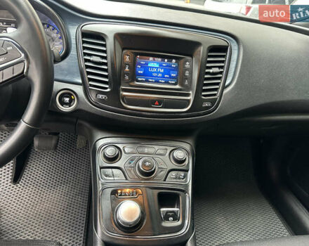 Чорний Крайслер 200, об'ємом двигуна 2.36 л та пробігом 230 тис. км за 9400 $, фото 8 на Automoto.ua