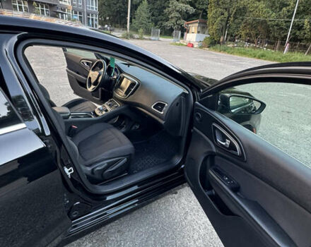 Черный Крайслер 200, объемом двигателя 2.4 л и пробегом 220 тыс. км за 8700 $, фото 15 на Automoto.ua