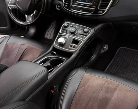 Черный Крайслер 200, объемом двигателя 2.36 л и пробегом 198 тыс. км за 8850 $, фото 11 на Automoto.ua