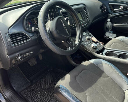 Черный Крайслер 200, объемом двигателя 2.4 л и пробегом 208 тыс. км за 10000 $, фото 6 на Automoto.ua