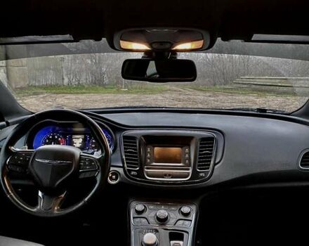 Черный Крайслер 200, объемом двигателя 2.4 л и пробегом 140 тыс. км за 10500 $, фото 1 на Automoto.ua