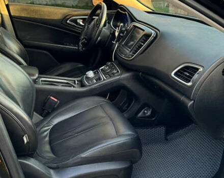 Черный Крайслер 200, объемом двигателя 2.36 л и пробегом 163 тыс. км за 12500 $, фото 8 на Automoto.ua