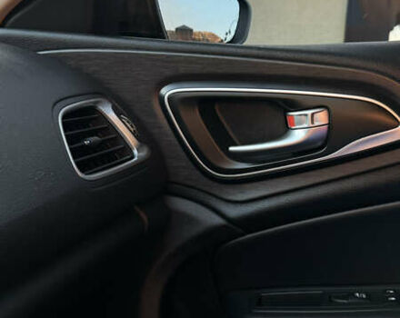 Черный Крайслер 200, объемом двигателя 2.36 л и пробегом 163 тыс. км за 12500 $, фото 13 на Automoto.ua