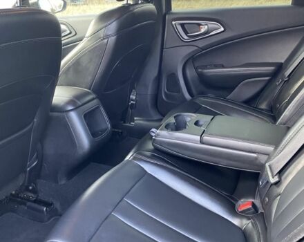 Чорний Крайслер 200, об'ємом двигуна 2.4 л та пробігом 104 тис. км за 12000 $, фото 2 на Automoto.ua