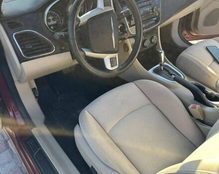 Червоний Крайслер 200, об'ємом двигуна 2.36 л та пробігом 51 тис. км за 11000 $, фото 4 на Automoto.ua