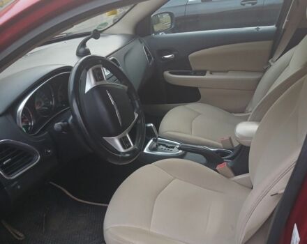 Червоний Крайслер 200, об'ємом двигуна 2.4 л та пробігом 160 тис. км за 6030 $, фото 5 на Automoto.ua