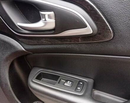 Червоний Крайслер 200, об'ємом двигуна 3.6 л та пробігом 118 тис. км за 10900 $, фото 5 на Automoto.ua