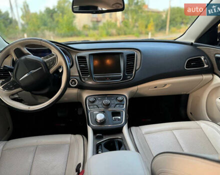 Крайслер 200 2015 в Кривом Роге на Automoto.ua Красный Крайслер 200, объемом двигателя 3.6 л и пробегом 92 тыс. км за 13400 $, фото 8 на Automoto.ua