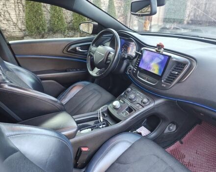 Красный Крайслер 200, объемом двигателя 2.4 л и пробегом 190 тыс. км за 11000 $, фото 2 на Automoto.ua