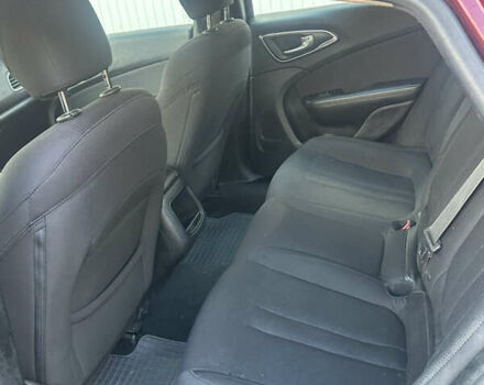 Красный Крайслер 200, объемом двигателя 2.36 л и пробегом 240 тыс. км за 8800 $, фото 5 на Automoto.ua