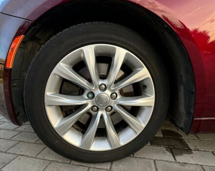 Крайслер 200 2015 в Кривом Роге на Automoto.ua Красный Крайслер 200, объемом двигателя 3.6 л и пробегом 92 тыс. км за 13400 $, фото 4 на Automoto.ua