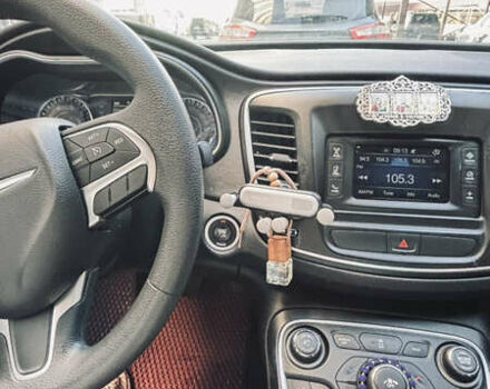 Червоний Крайслер 200, об'ємом двигуна 2.4 л та пробігом 117 тис. км за 9900 $, фото 6 на Automoto.ua