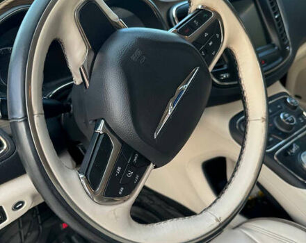 Крайслер 200 2015 в Кривом Роге на Automoto.ua Красный Крайслер 200, объемом двигателя 3.6 л и пробегом 92 тыс. км за 13400 $, фото 11 на Automoto.ua