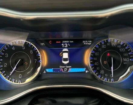 Красный Крайслер 200, объемом двигателя 3.6 л и пробегом 208 тыс. км за 13200 $, фото 11 на Automoto.ua