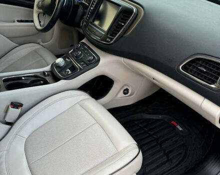 Крайслер 200 2015 в Кривом Роге на Automoto.ua Красный Крайслер 200, объемом двигателя 3.6 л и пробегом 92 тыс. км за 13400 $, фото 13 на Automoto.ua