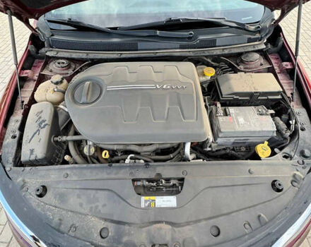 Крайслер 200 2015 в Кривом Роге на Automoto.ua Красный Крайслер 200, объемом двигателя 3.6 л и пробегом 92 тыс. км за 13400 $, фото 7 на Automoto.ua