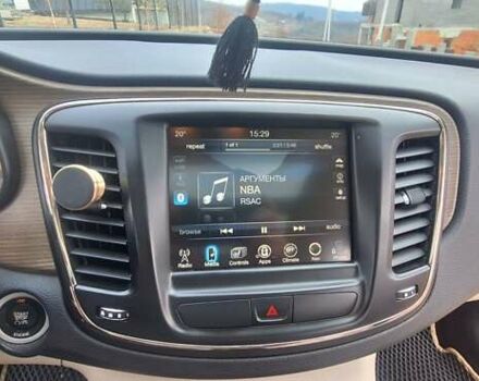 Красный Крайслер 200, объемом двигателя 3.61 л и пробегом 210 тыс. км за 13000 $, фото 5 на Automoto.ua