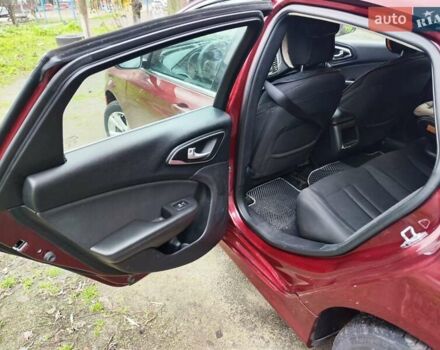 Червоний Крайслер 200, об'ємом двигуна 2.36 л та пробігом 247 тис. км за 10500 $, фото 7 на Automoto.ua