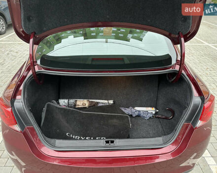 Красный Крайслер 200, объемом двигателя 2.36 л и пробегом 197 тыс. км за 9500 $, фото 22 на Automoto.ua