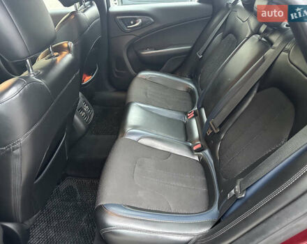 Красный Крайслер 200, объемом двигателя 2.36 л и пробегом 197 тыс. км за 9500 $, фото 15 на Automoto.ua