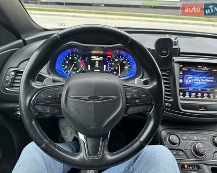 Красный Крайслер 200, объемом двигателя 2.36 л и пробегом 197 тыс. км за 9500 $, фото 3 на Automoto.ua