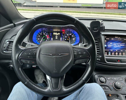 Красный Крайслер 200, объемом двигателя 2.36 л и пробегом 197 тыс. км за 9500 $, фото 2 на Automoto.ua