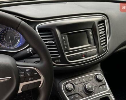 Крайслер 200, объемом двигателя 2.4 л и пробегом 175 тыс. км за 10100 $, фото 6 на Automoto.ua