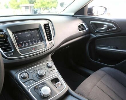 Крайслер 200, объемом двигателя 2.4 л и пробегом 117 тыс. км за 10400 $, фото 14 на Automoto.ua