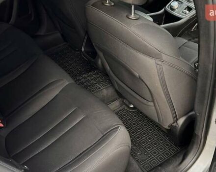 Крайслер 200, объемом двигателя 2.4 л и пробегом 175 тыс. км за 10100 $, фото 9 на Automoto.ua