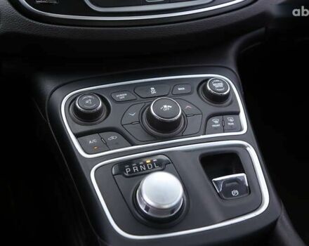 Крайслер 200, объемом двигателя 2.4 л и пробегом 117 тыс. км за 10400 $, фото 21 на Automoto.ua