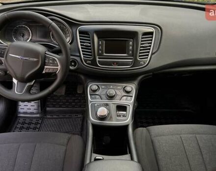 Крайслер 200, объемом двигателя 2.4 л и пробегом 175 тыс. км за 10100 $, фото 7 на Automoto.ua